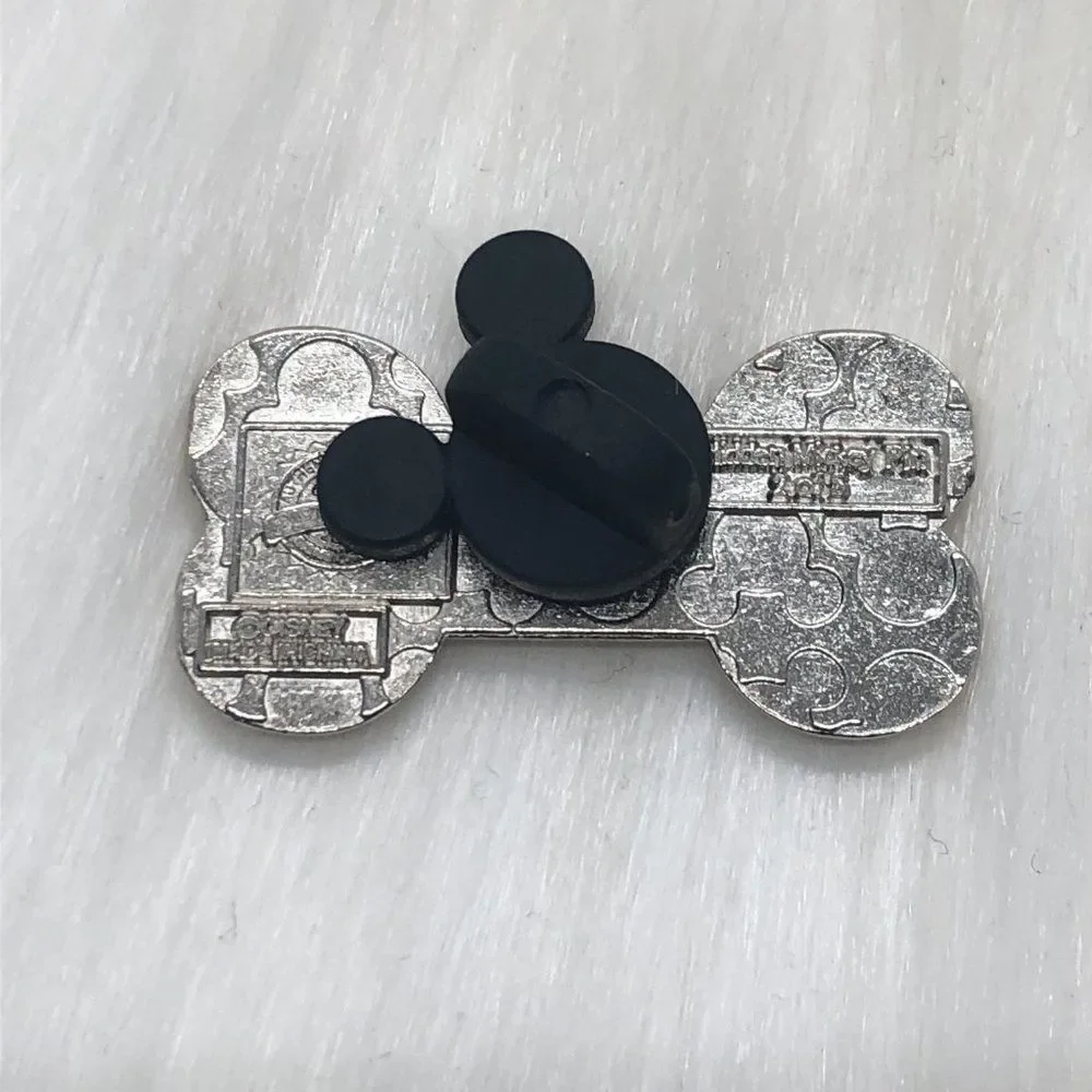 🔮 5/$25 Disney‎ Bolt Bone Chaser Pin